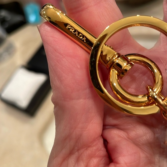 Stunning NIB “Prada” Cat Key Chain - Picture 4 of 6